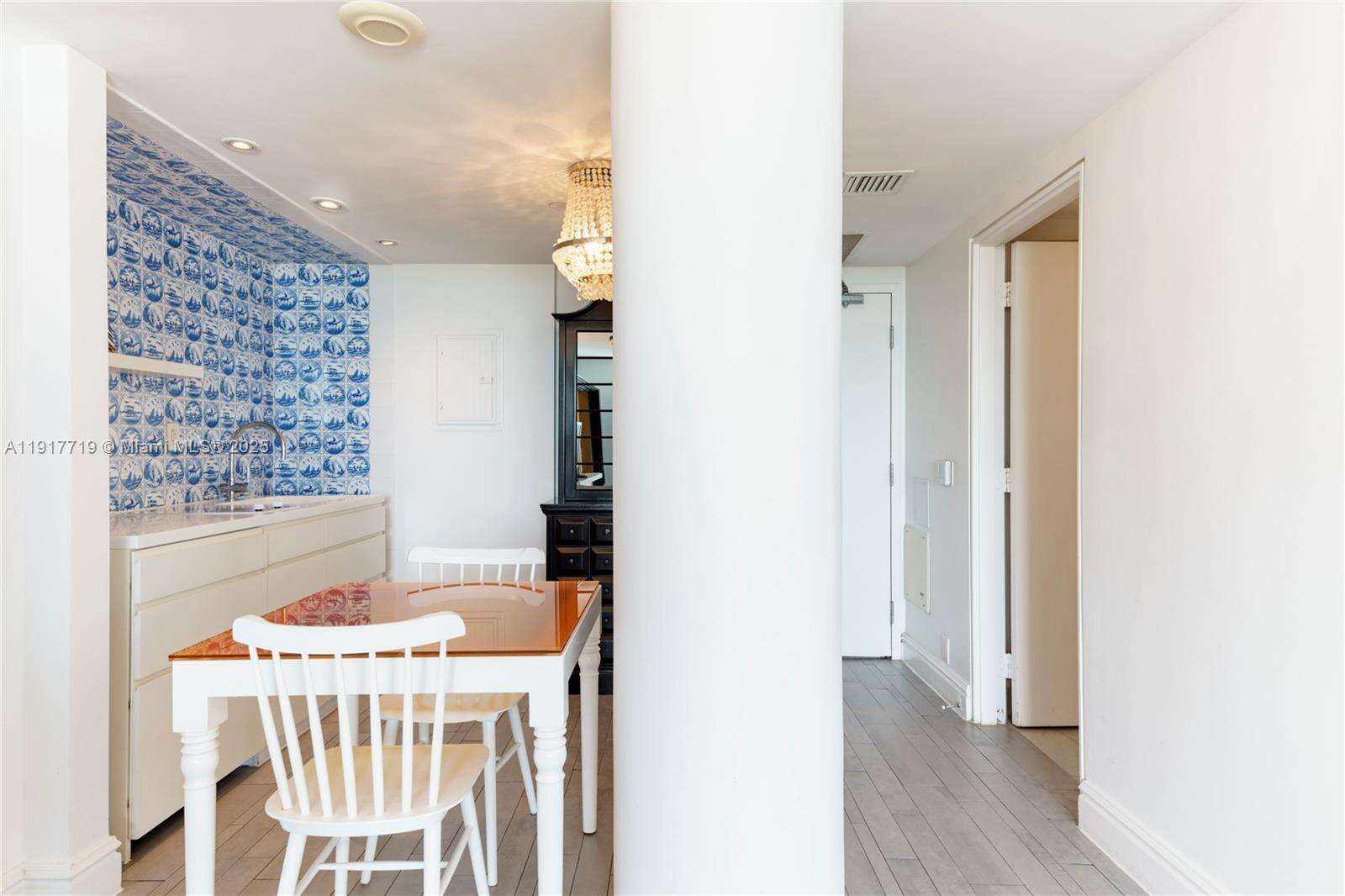 Mondrian Unit #1515 | Picture 18