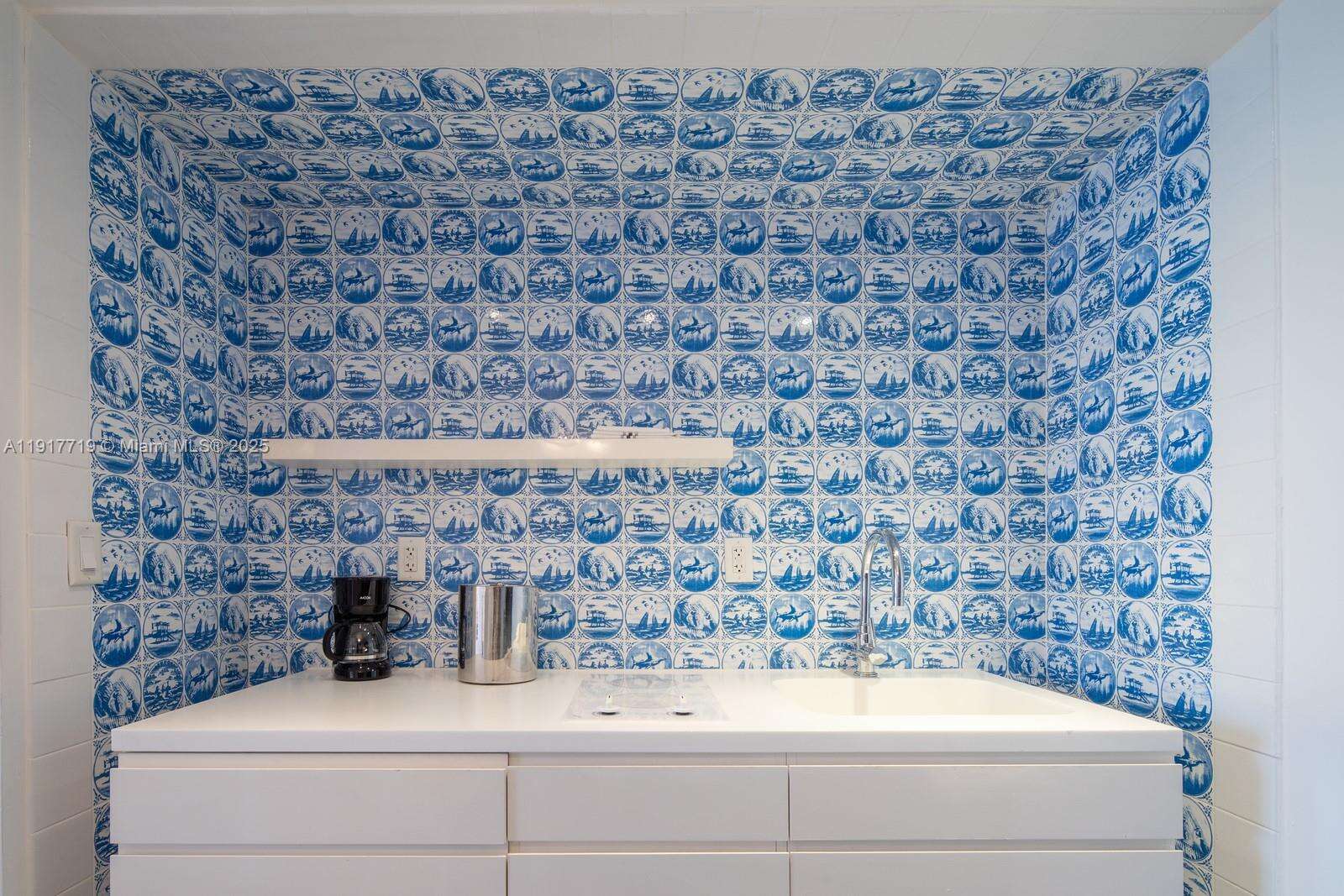 Mondrian Unit #1515 | Picture 20