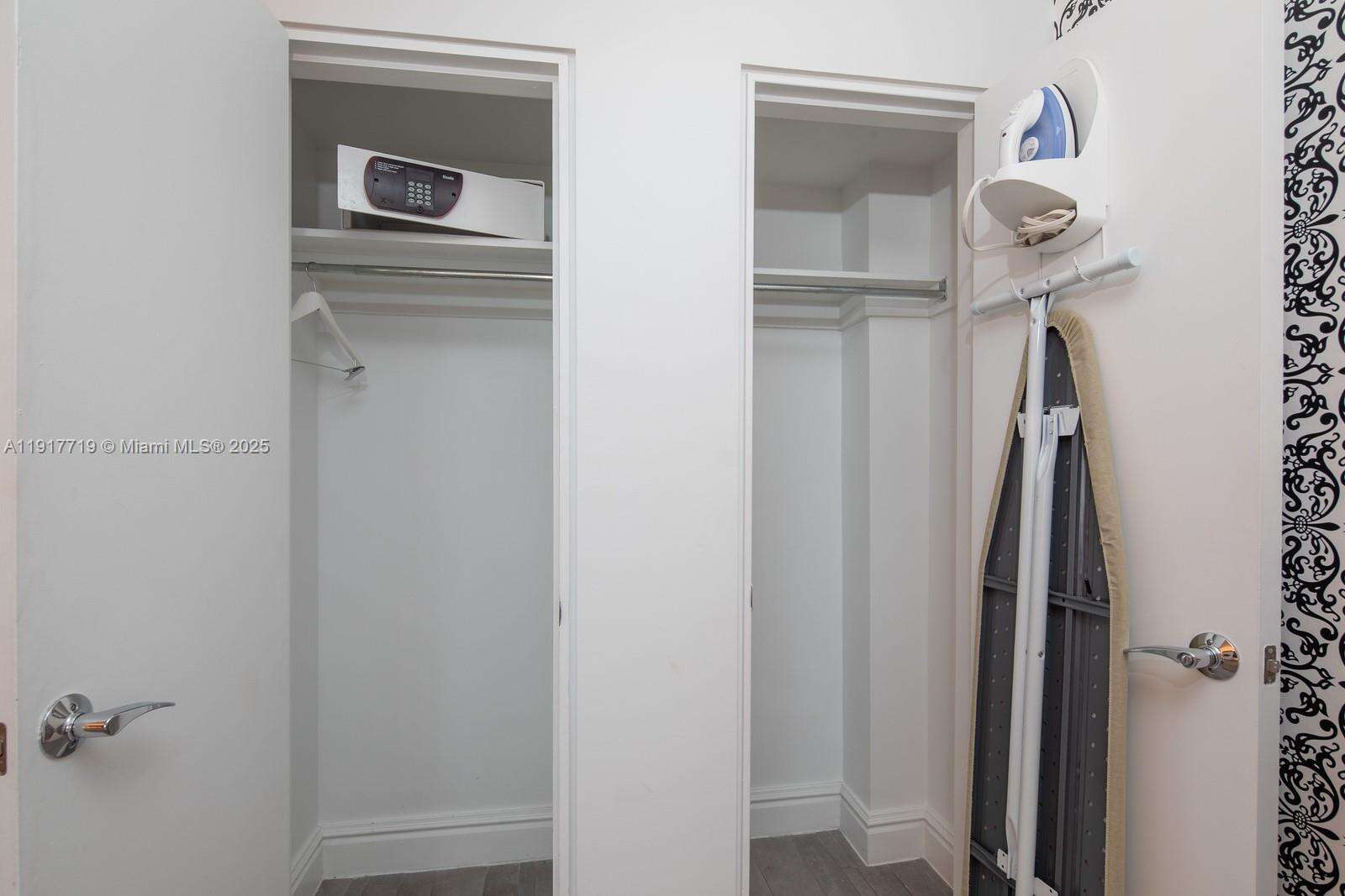 Mondrian Unit #1515 | Picture 26