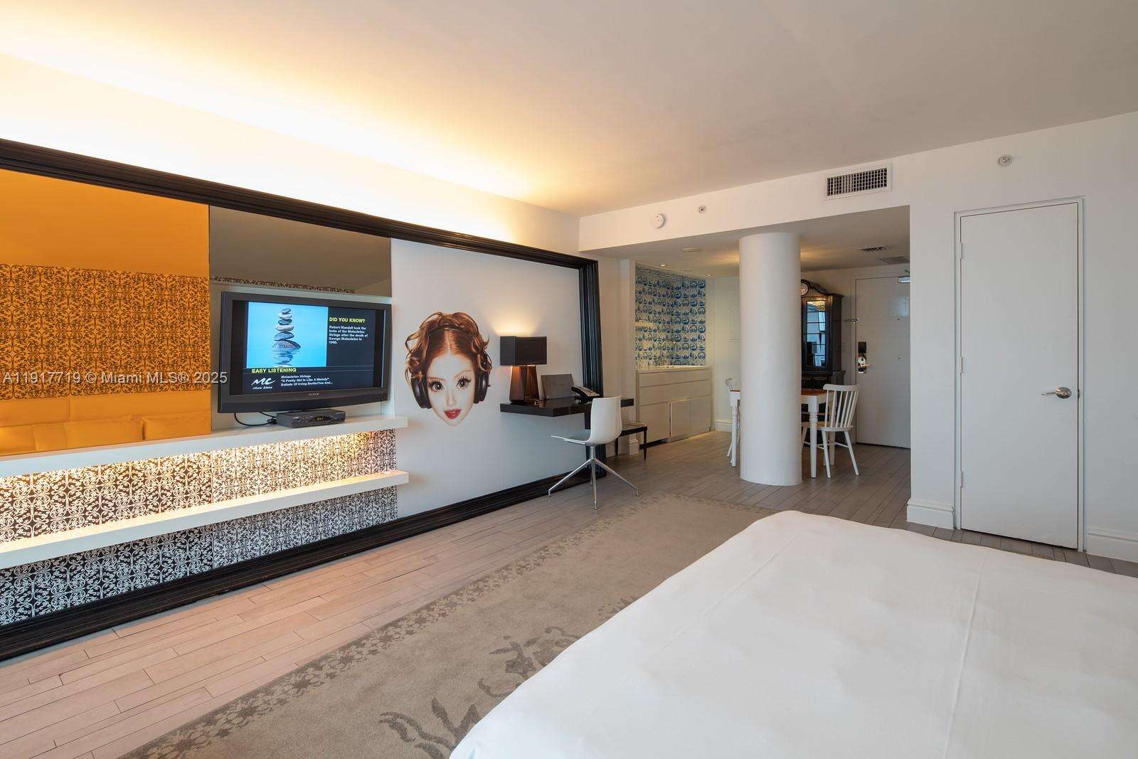 Mondrian Unit #1515 | Picture 8