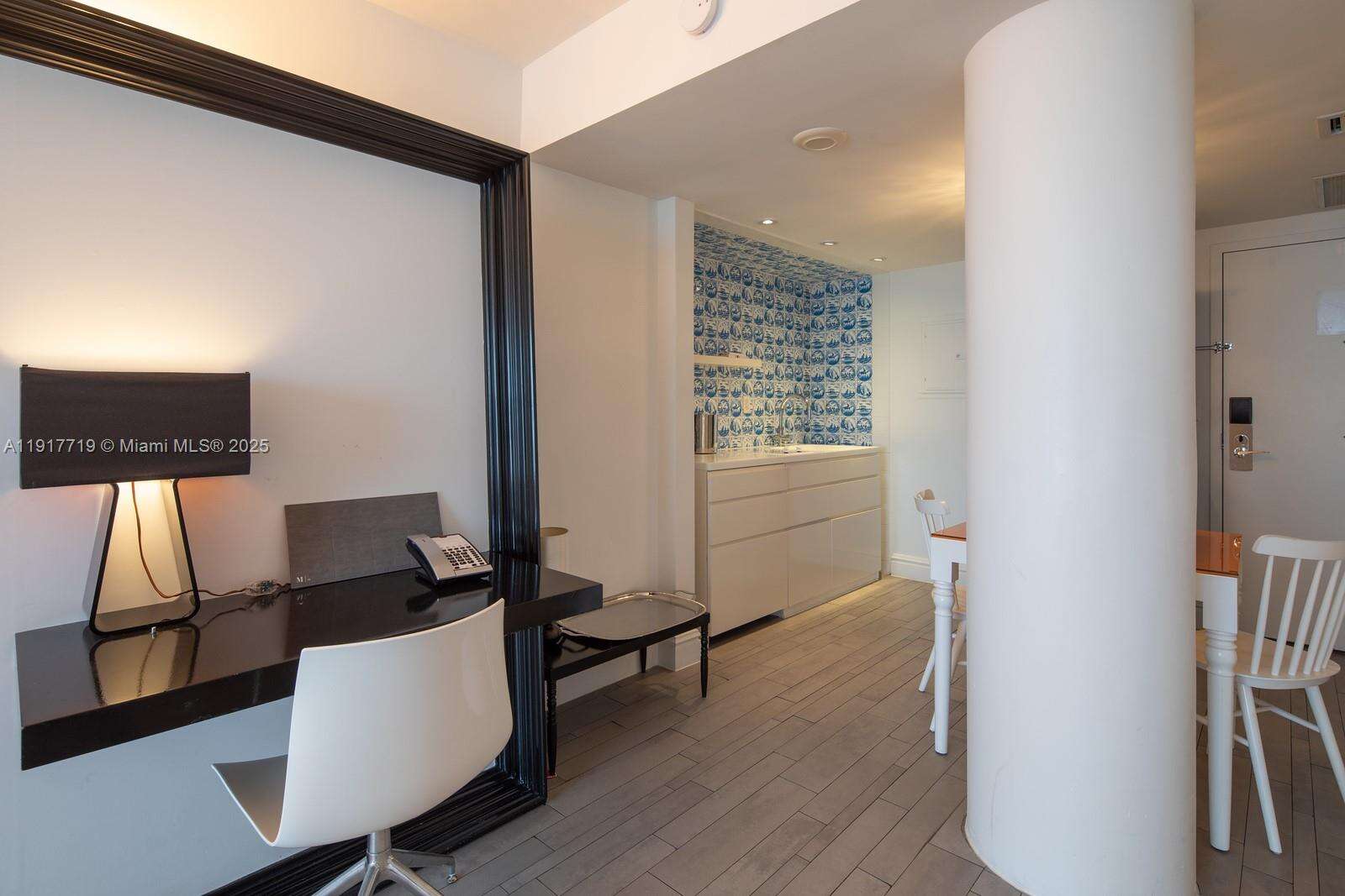 Mondrian Unit #1515 | Picture 9