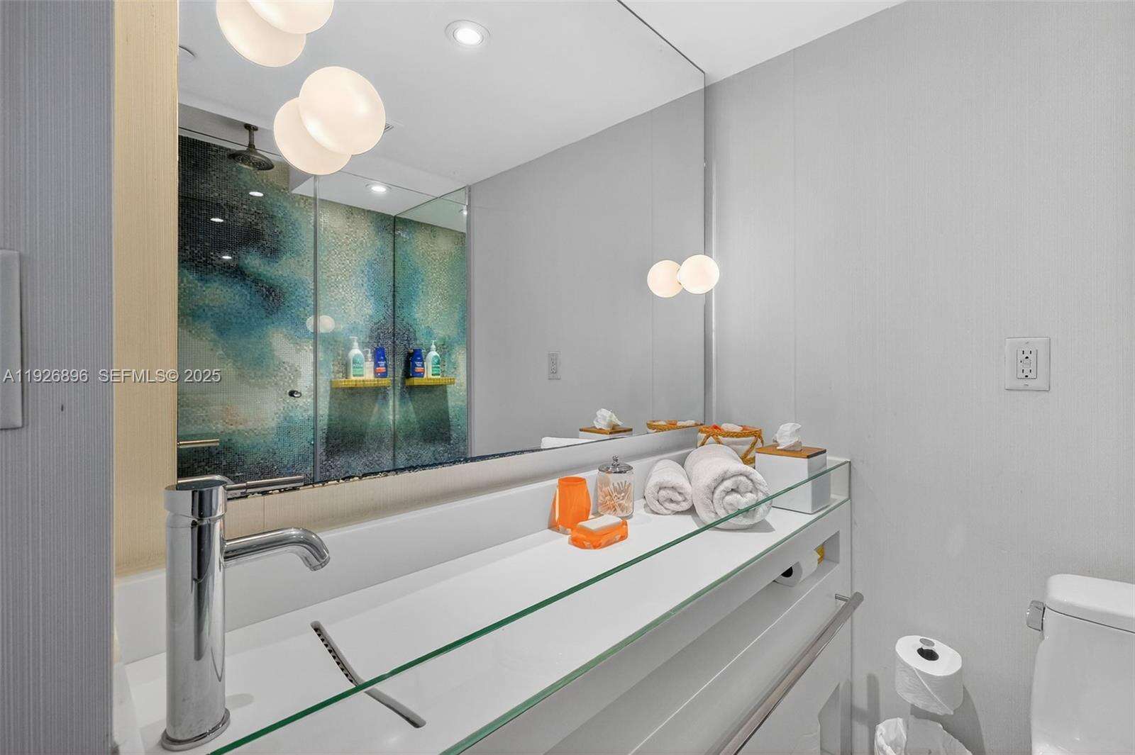 Mondrian Unit #624 | Picture 13