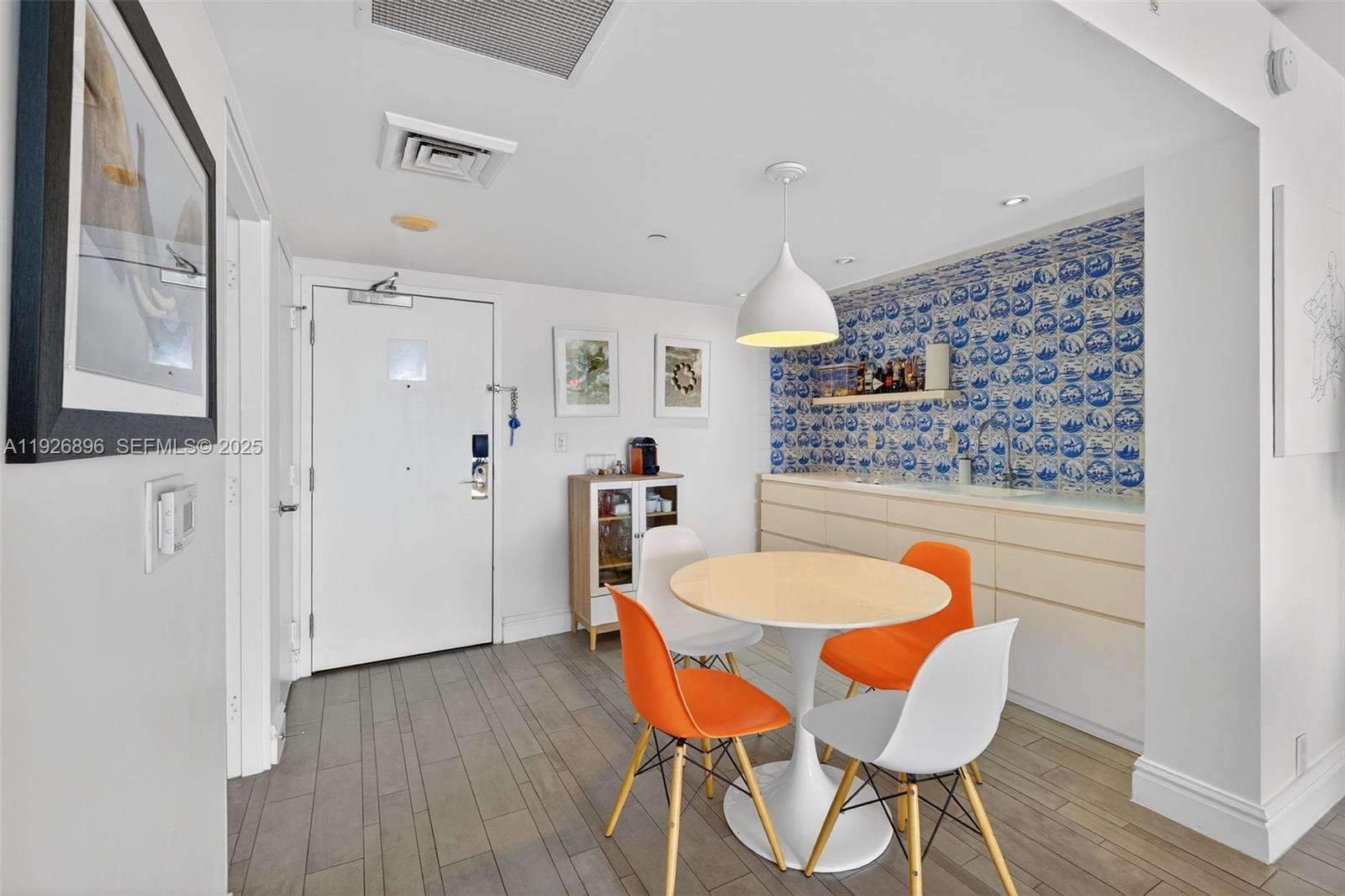 Mondrian Unit #624 | Picture 14