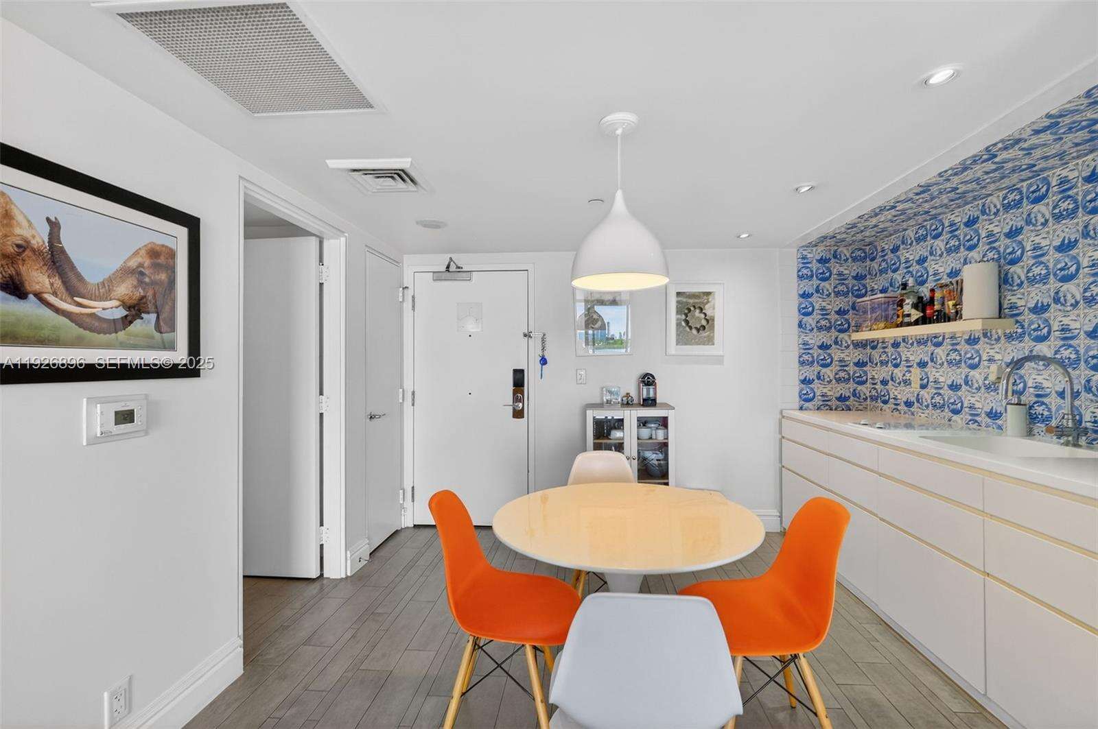 Mondrian Unit #624 | Picture 15