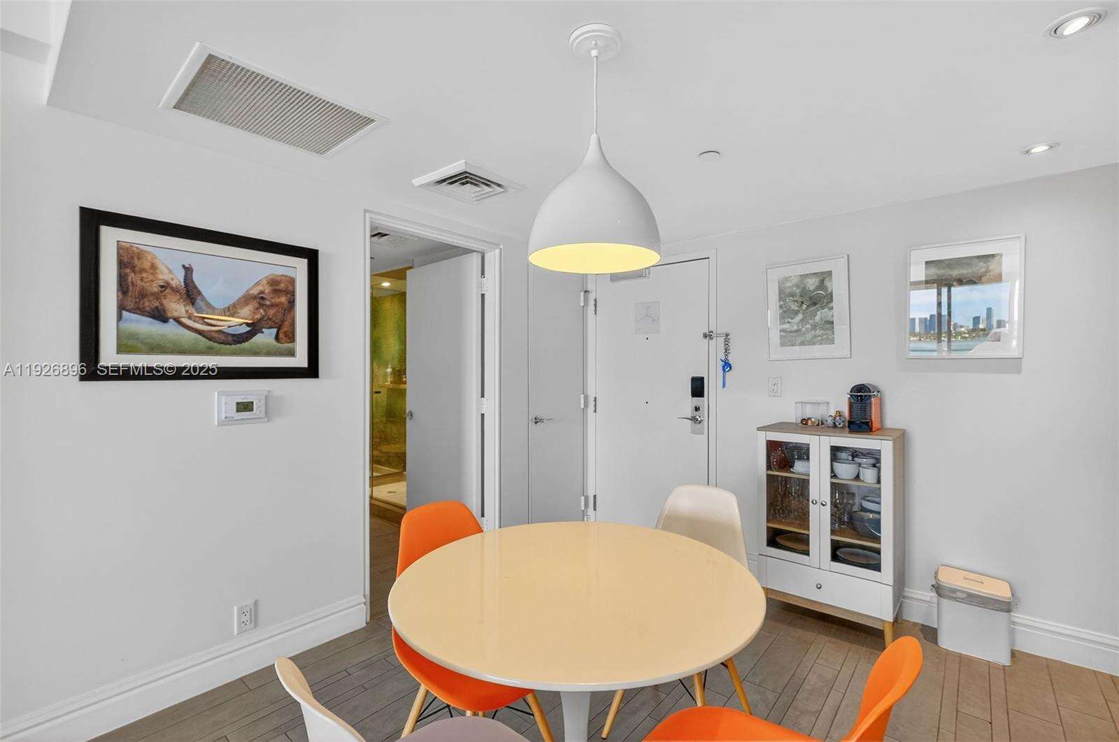 Mondrian Unit #624 | Picture 16