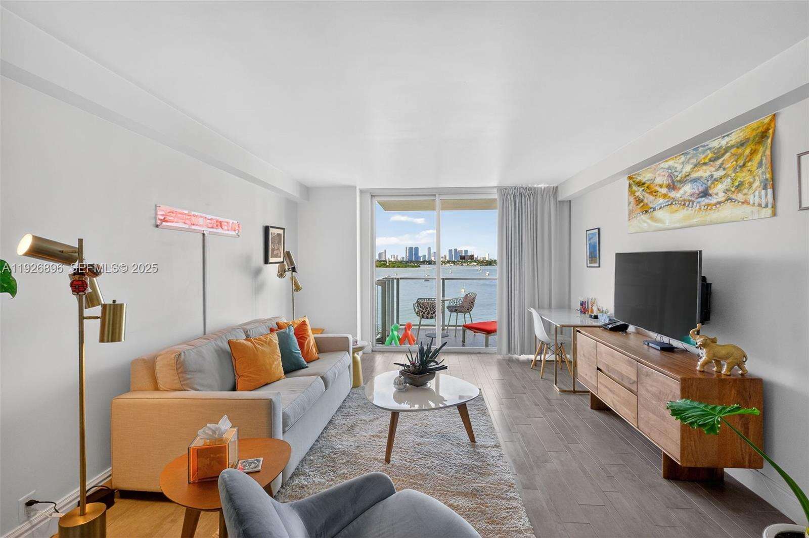 Mondrian Unit #624 | Picture 19