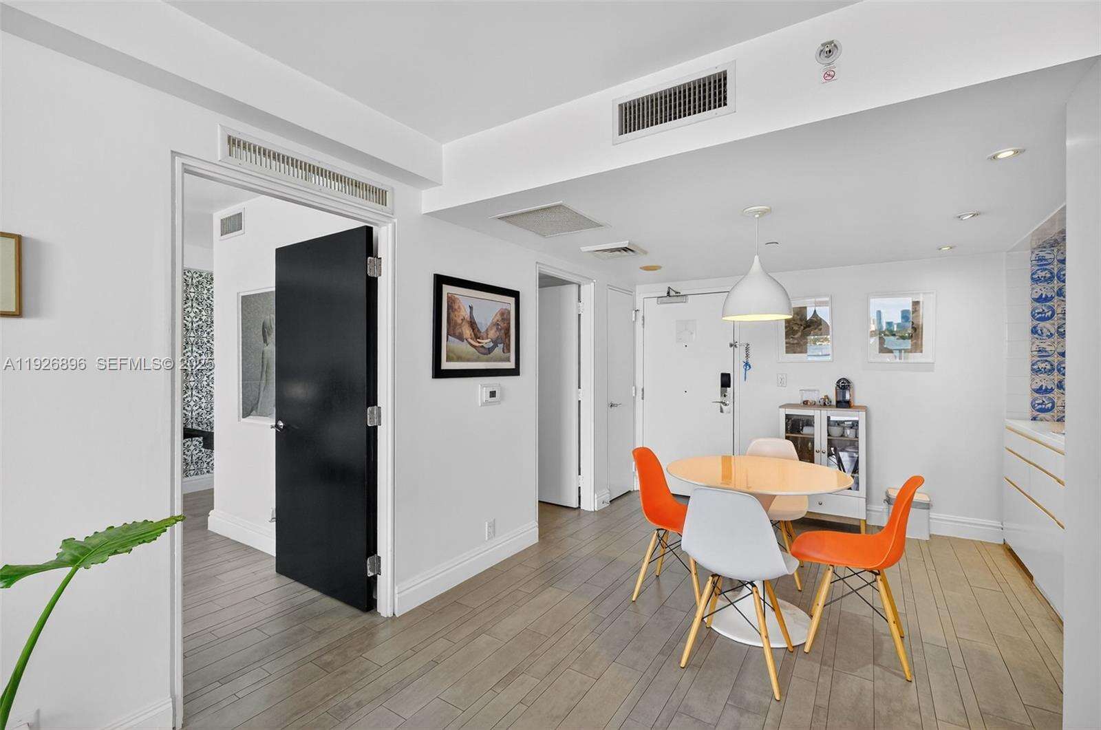 Mondrian Unit #624 | Picture 23