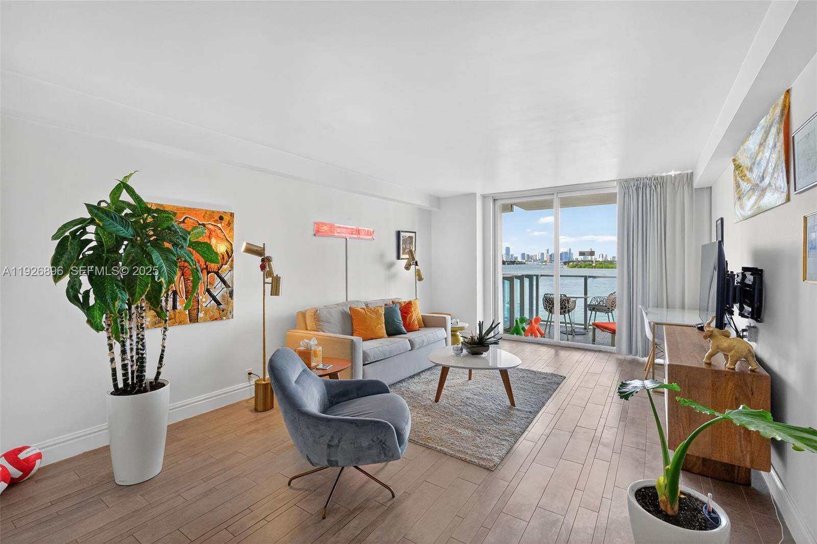 Mondrian Unit #624 | Picture 5