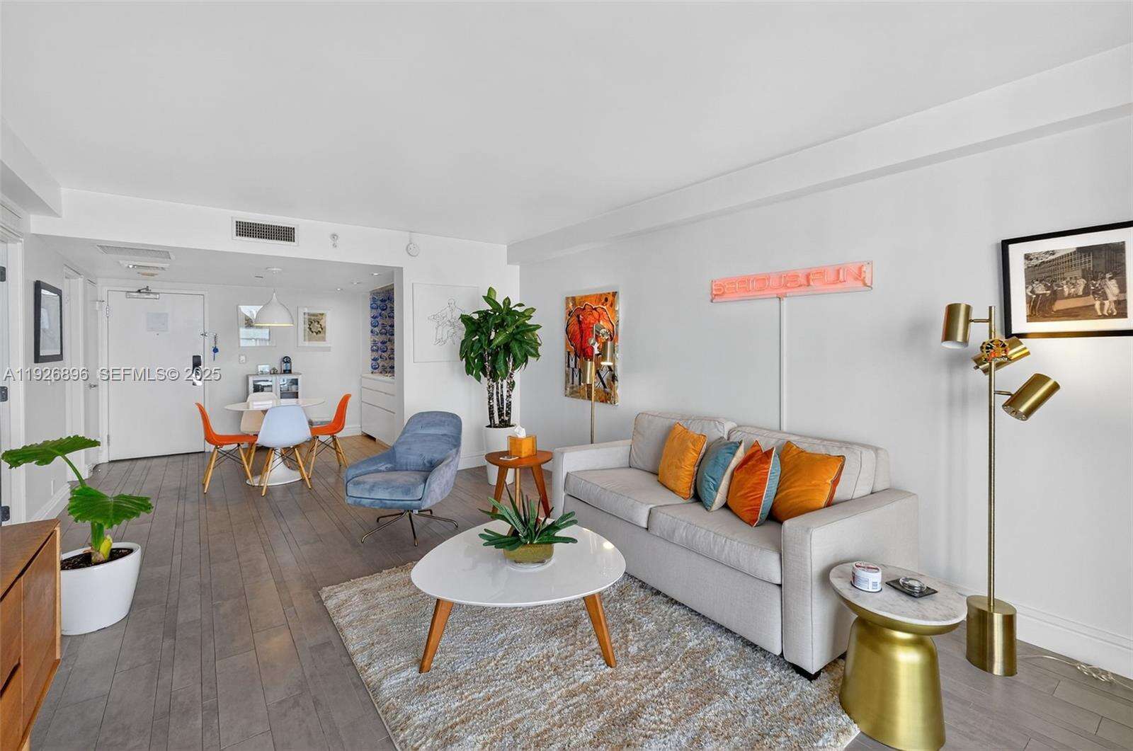 Mondrian Unit #624 | Picture 7