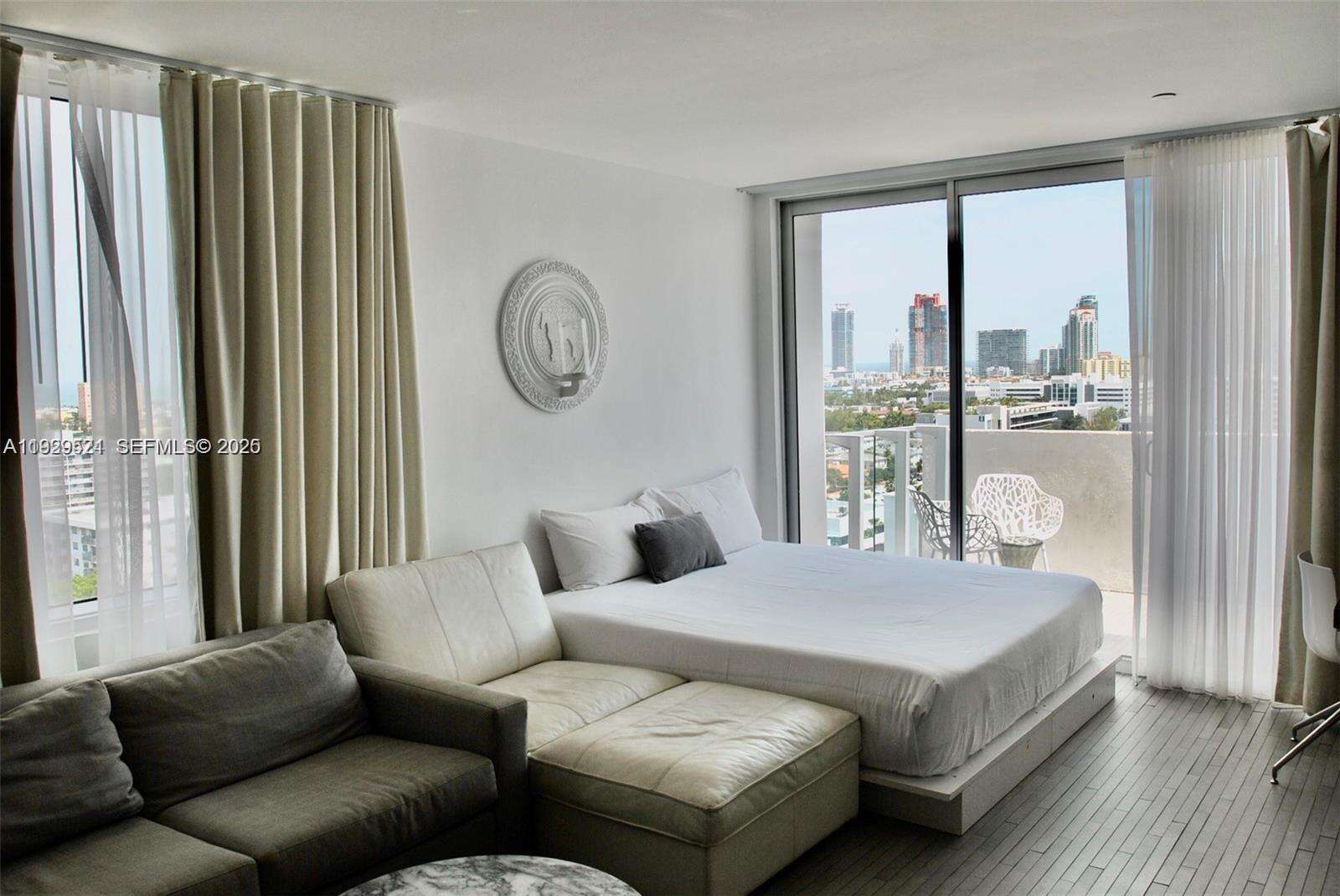 Mondrian Unit #PH-1601 | Picture 18