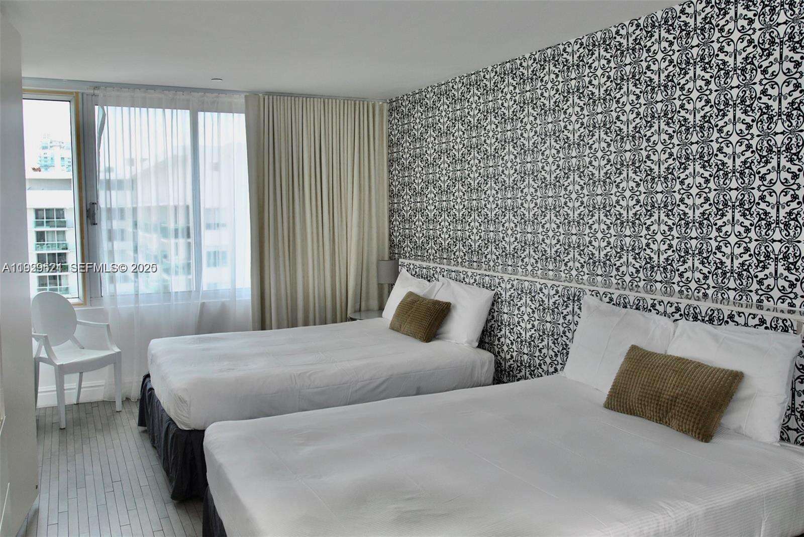 Mondrian Unit #PH-1601 | Picture 7