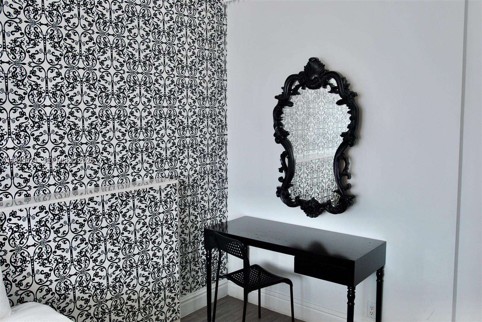 Mondrian Unit #PH-1601 | Picture 9