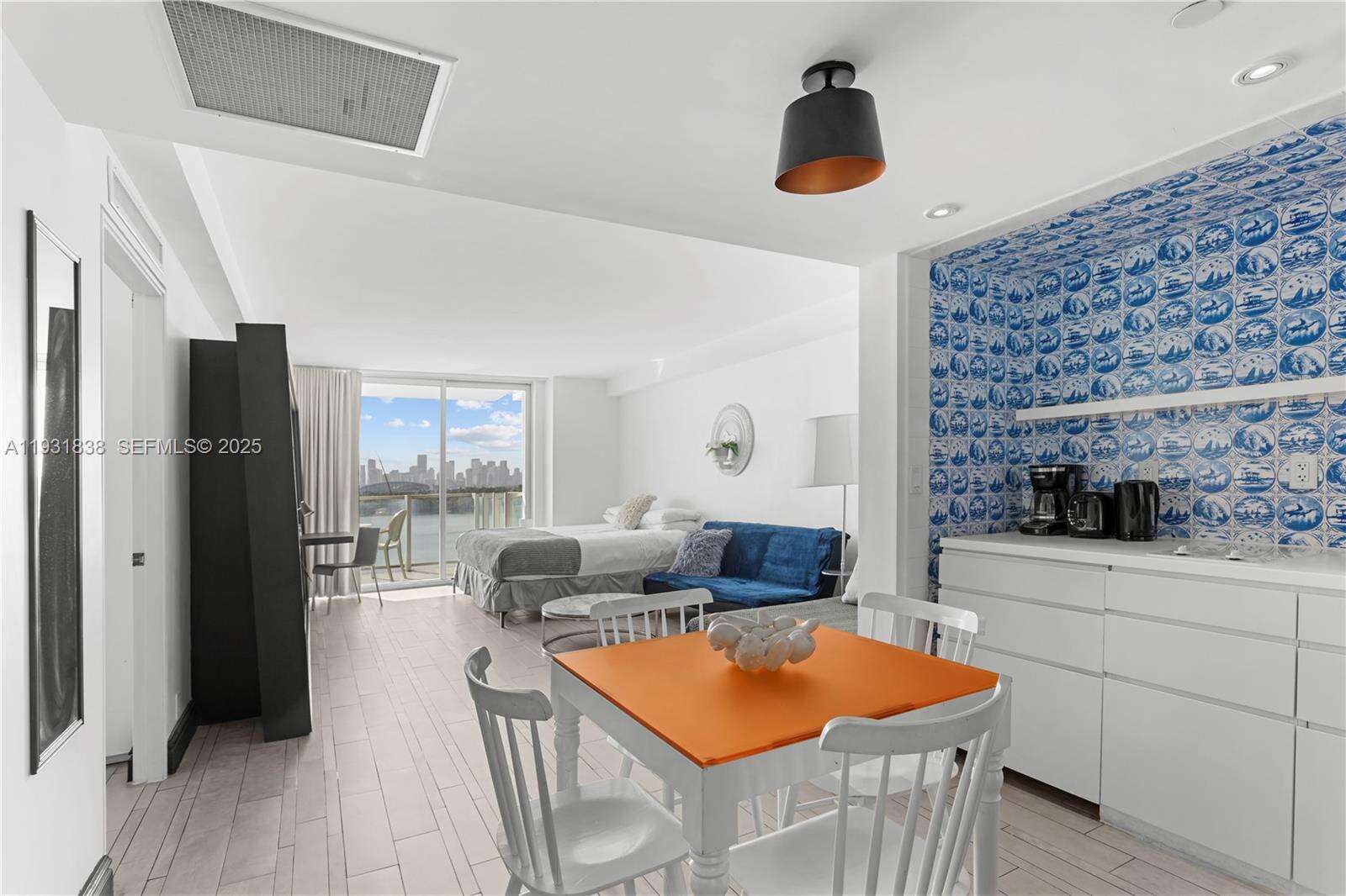 Mondrian Unit #1014 | Picture 2