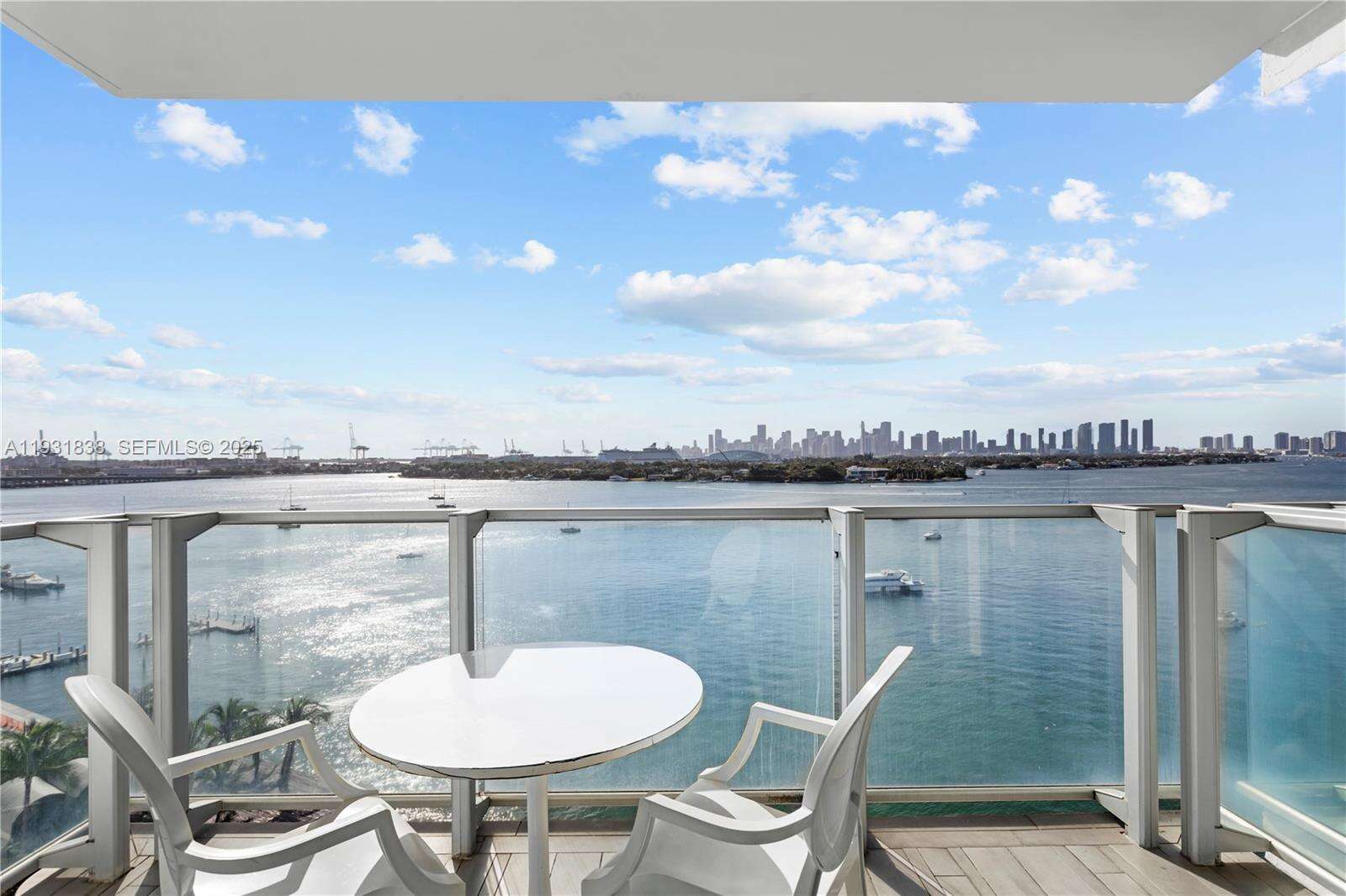 Mondrian Unit #1014 | Picture 15