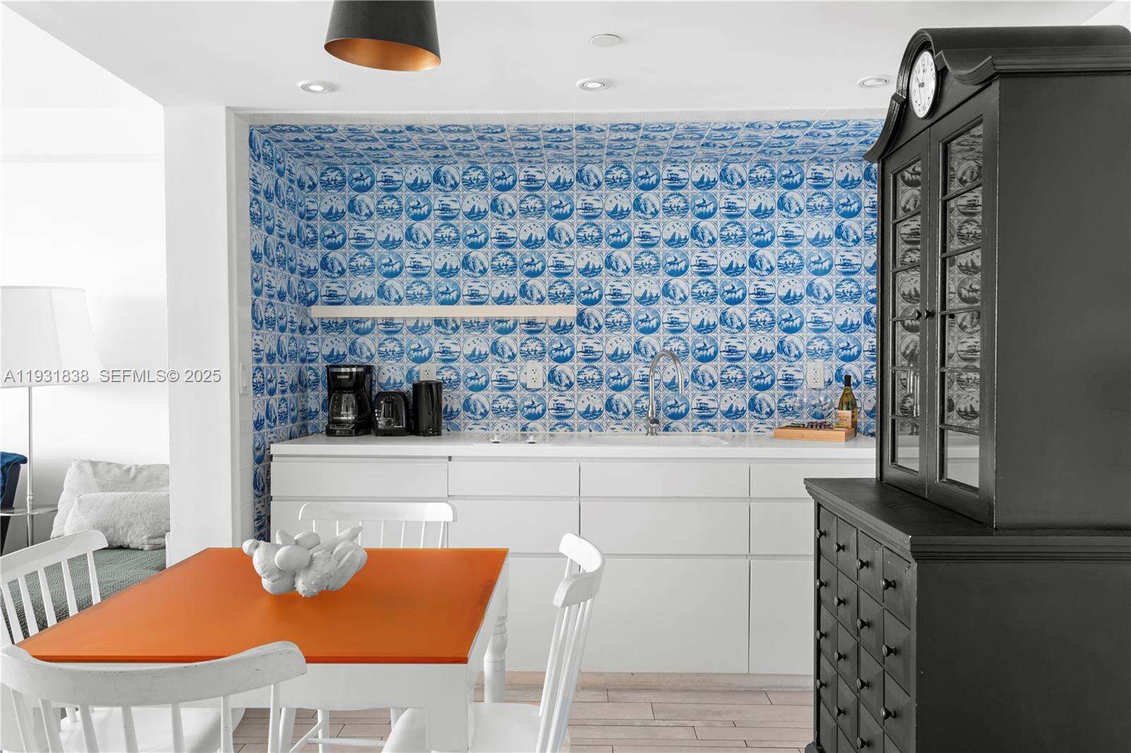 Mondrian Unit #1014 | Picture 4