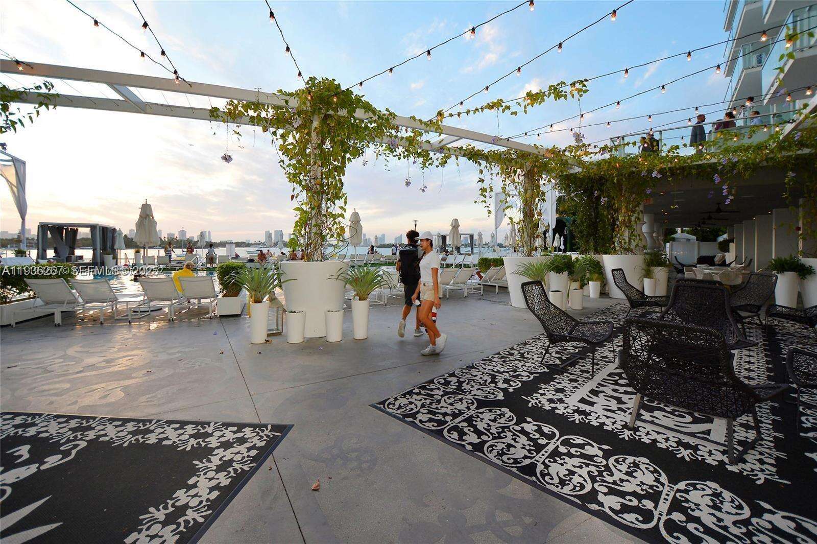 Mondrian Unit #1220 | Picture 11