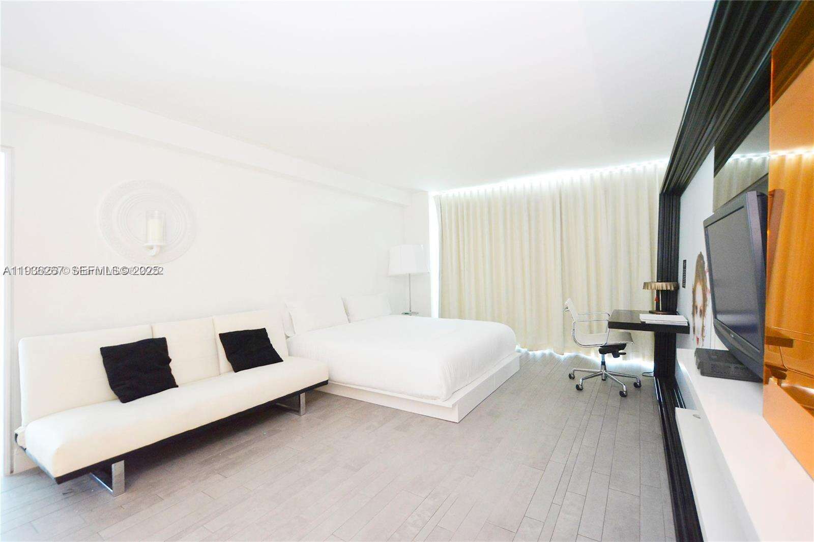 Mondrian Unit #1220 | Picture 4