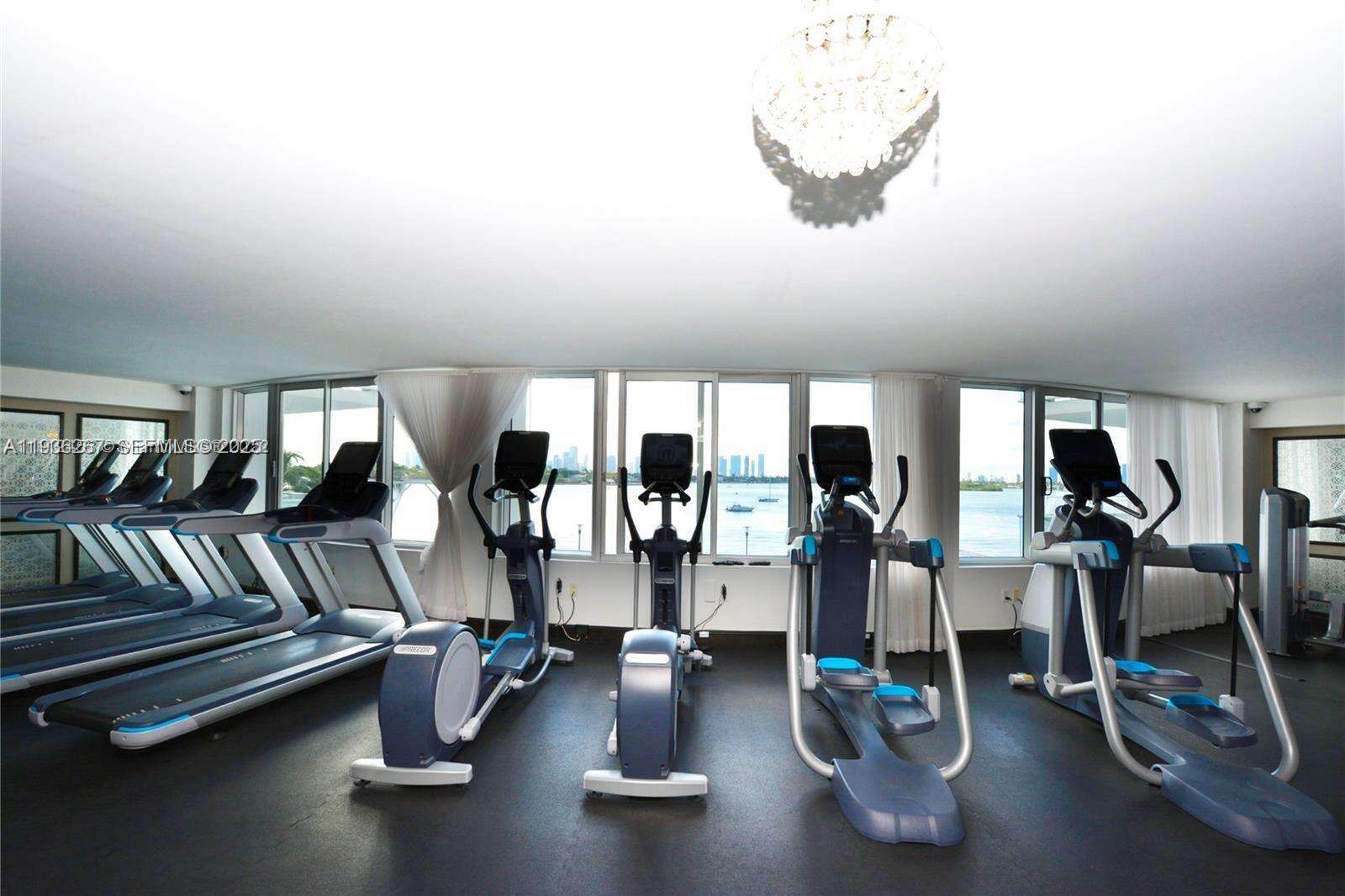 Mondrian Unit #1220 | Picture 10