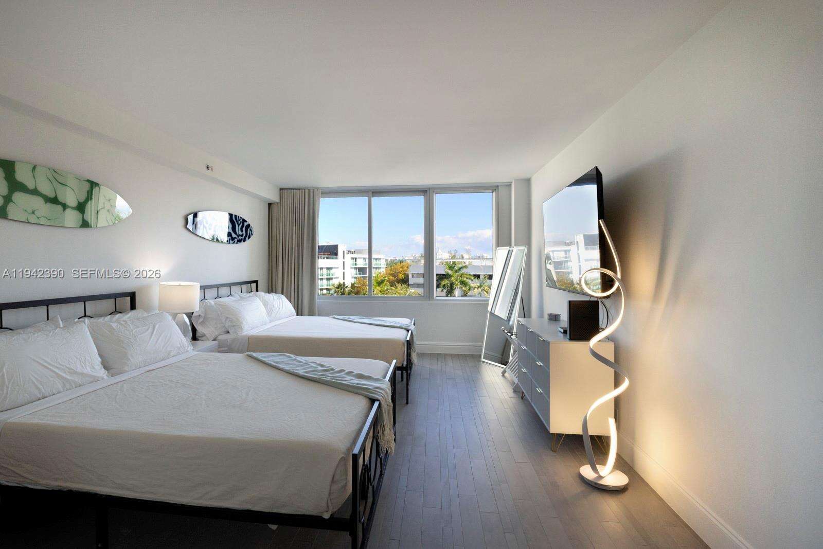 Mondrian Unit #509 | Picture 13