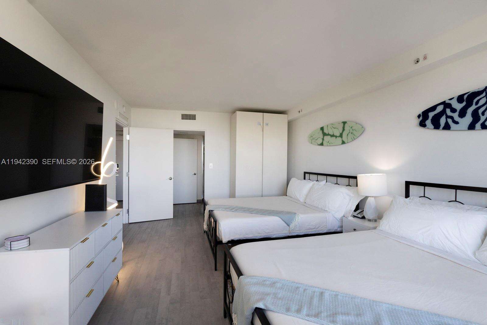 Mondrian Unit #509 | Picture 14