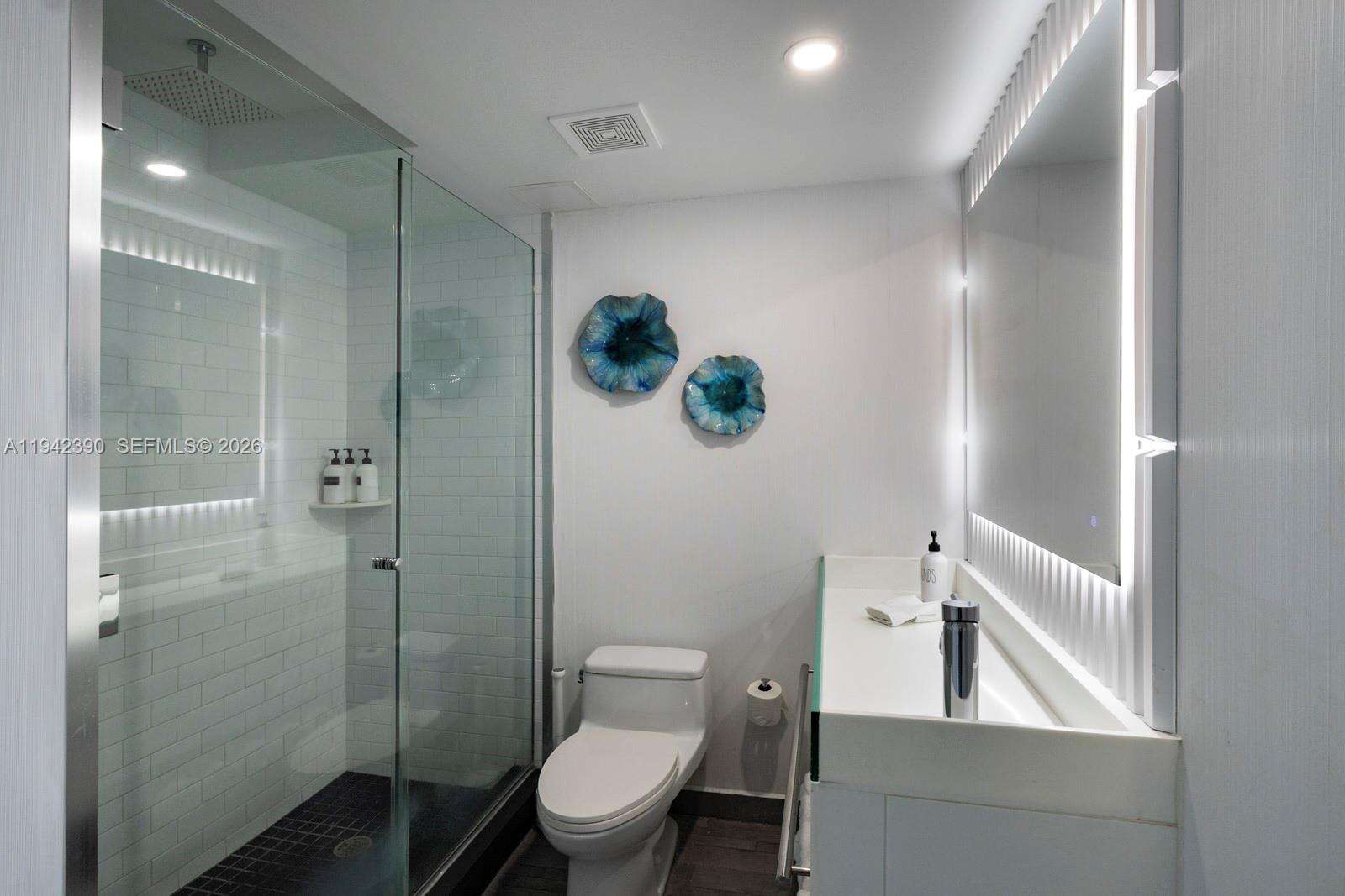 Mondrian Unit #509 | Picture 16