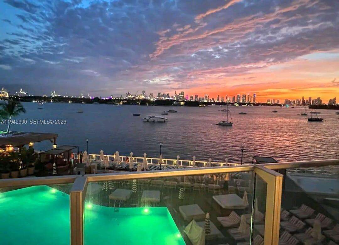 Mondrian Unit #509 | Picture 19