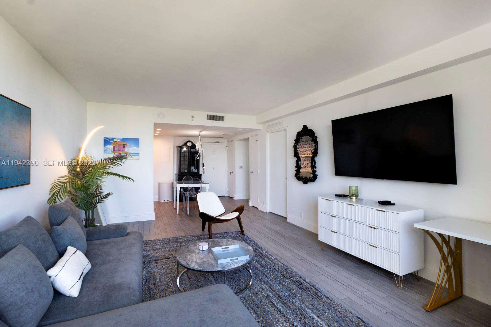 Mondrian Unit #509 | Picture 4