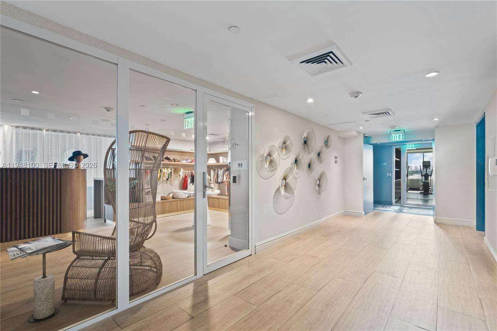 Mondrian Unit #616 | Picture 23