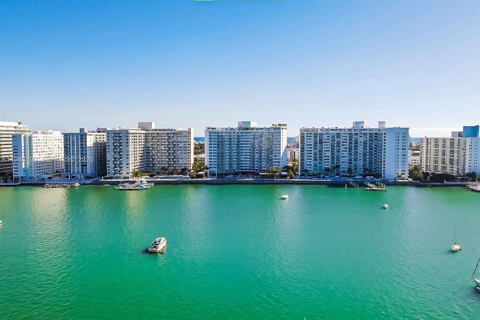 Mondrian Unit #616 | Picture 31