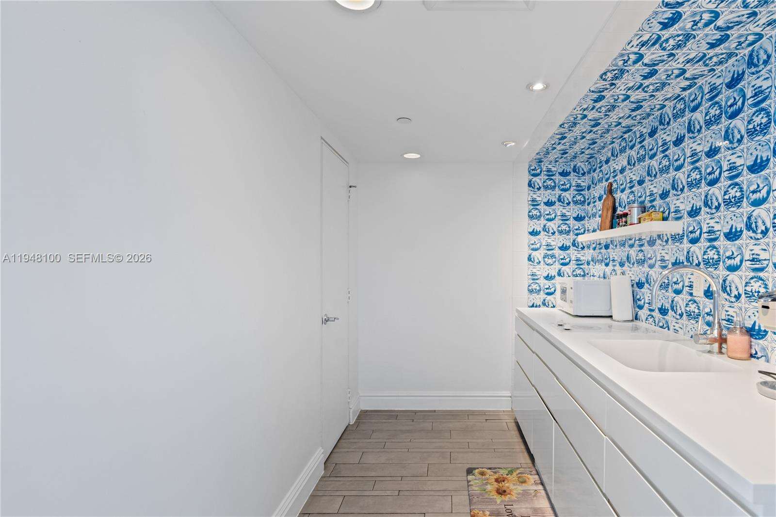 Mondrian Unit #616 | Picture 8