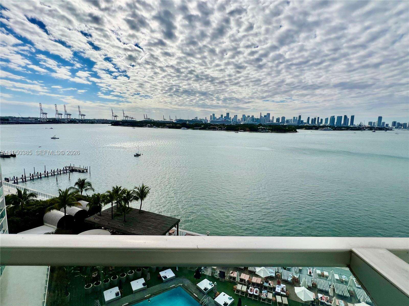 Mondrian Unit #910 | Picture 2