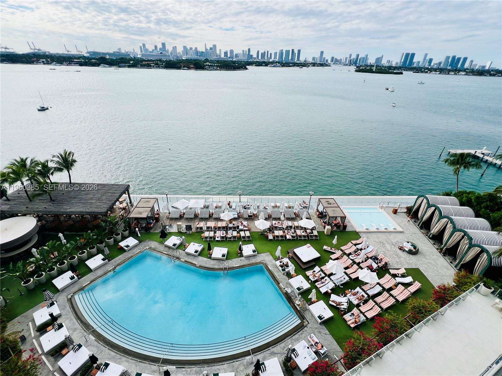 Mondrian Unit #910 | Picture 18