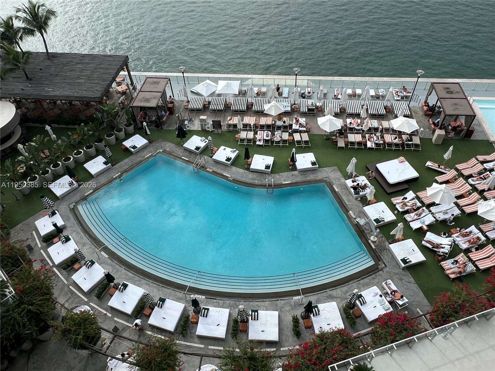 Mondrian Unit #910 | Picture 22