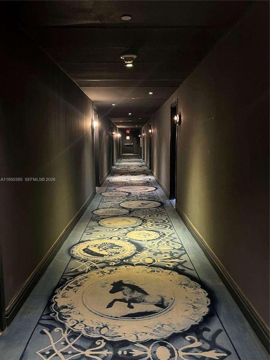 Mondrian Unit #910 | Picture 23