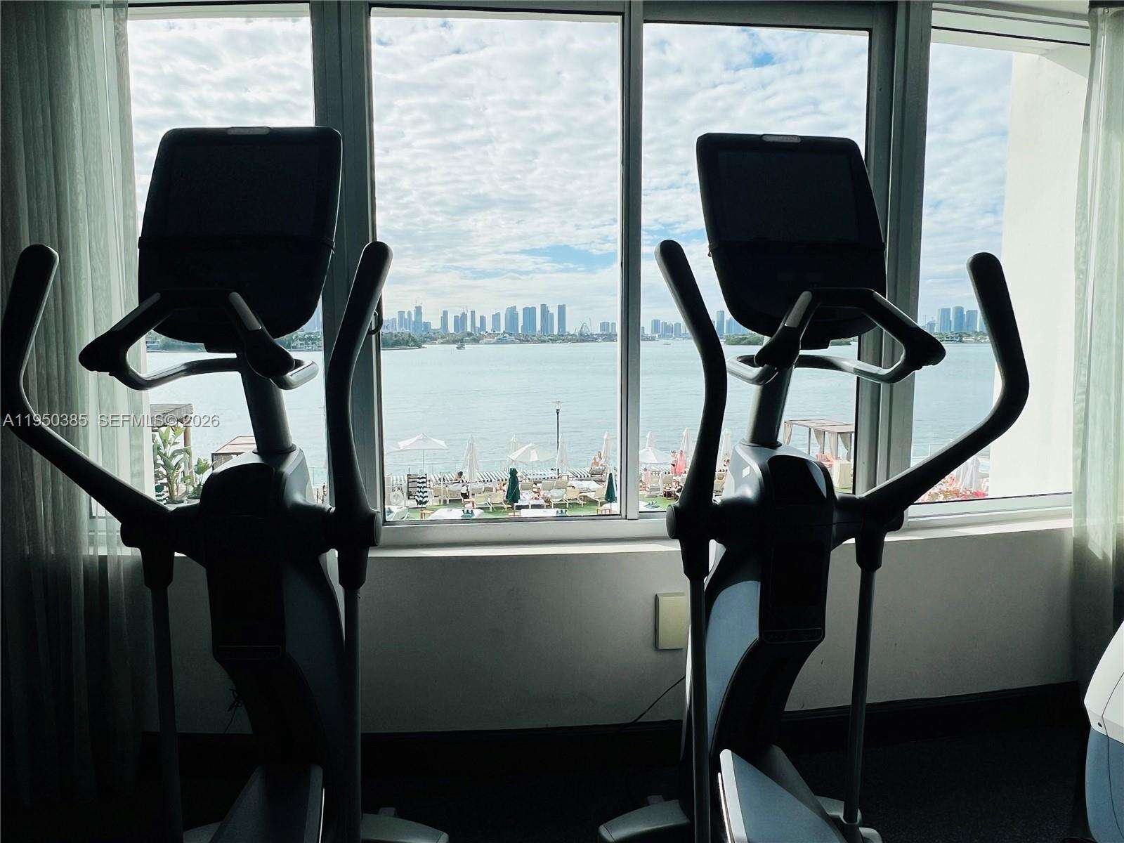 Mondrian Unit #910 | Picture 26