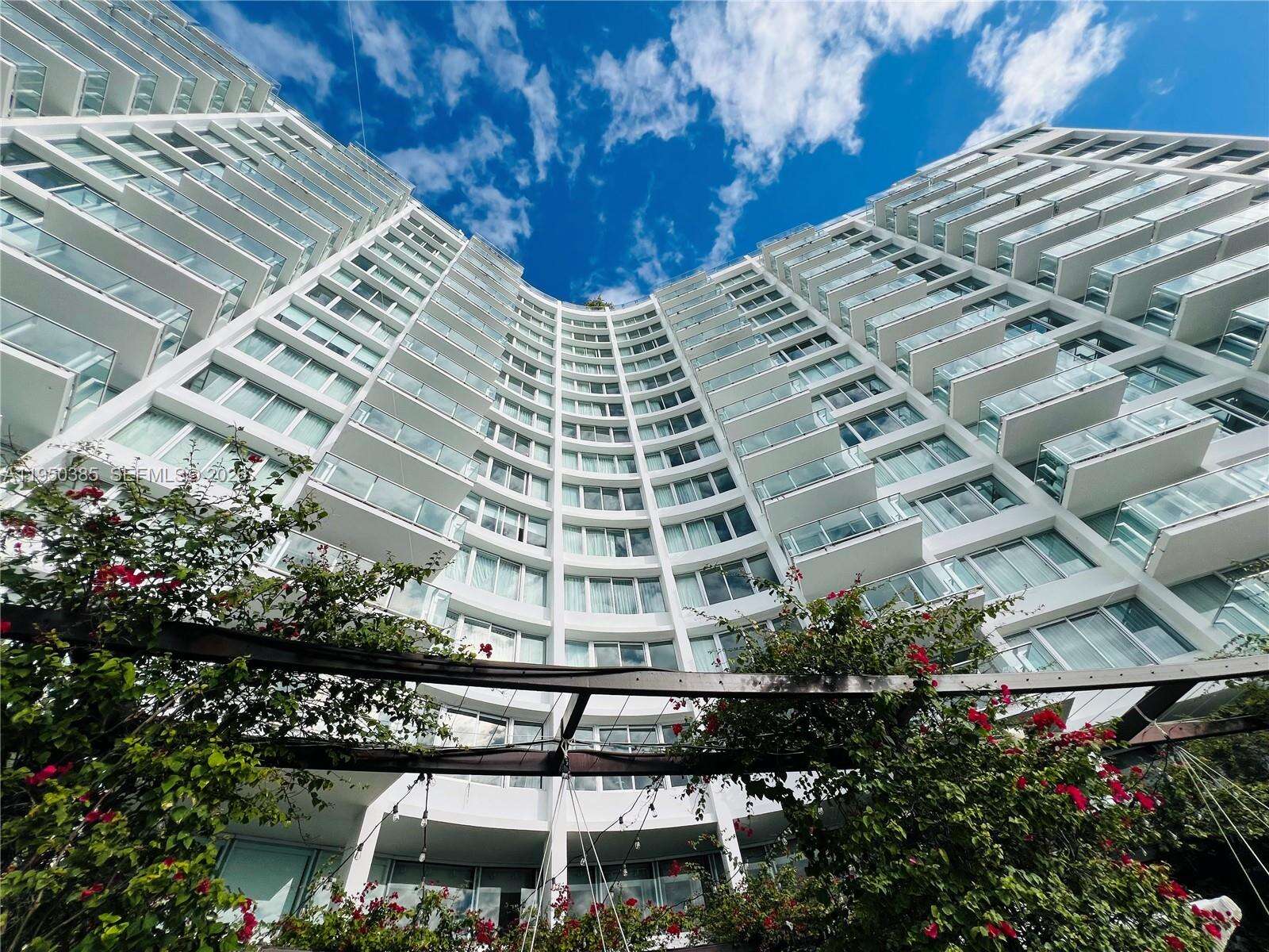 Mondrian Unit #910 | Picture 38