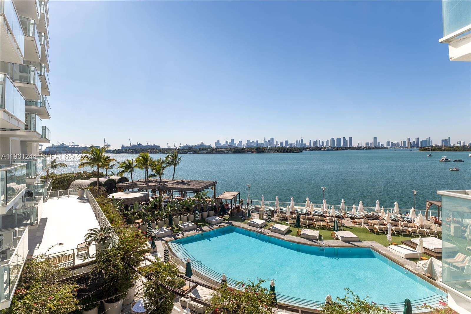 Mondrian Unit #408 | Picture 2