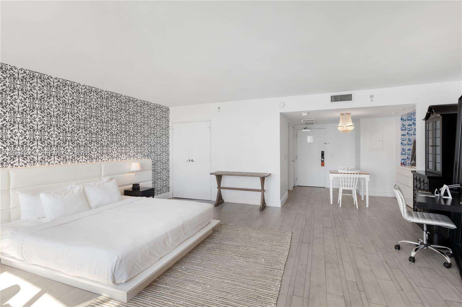 Mondrian Unit #408 | Picture 11