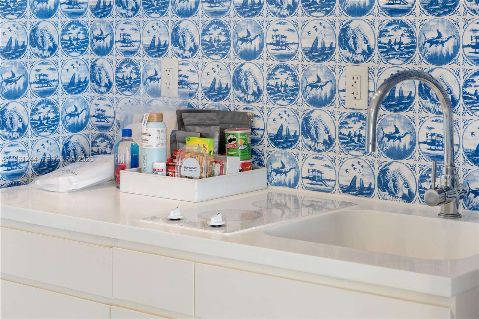 Mondrian Unit #408 | Picture 14