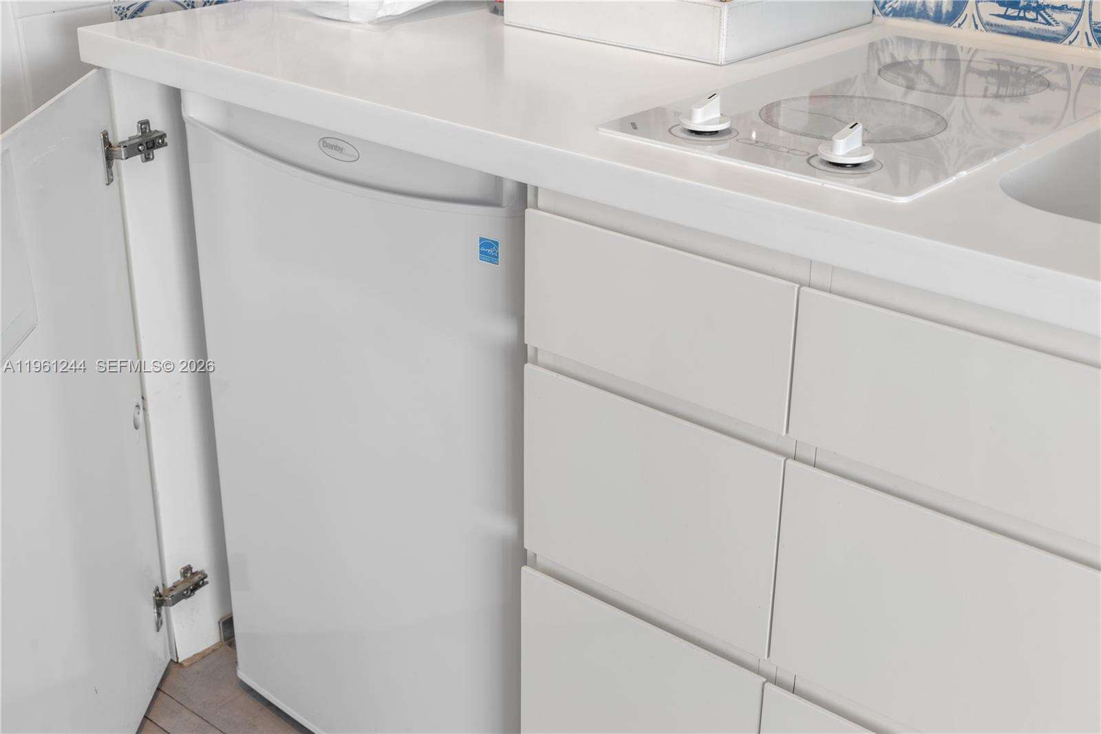 Mondrian Unit #408 | Picture 15