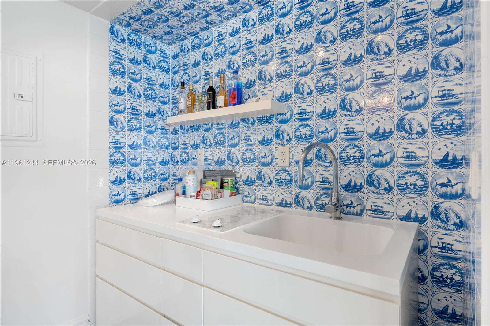 Mondrian Unit #408 | Picture 16