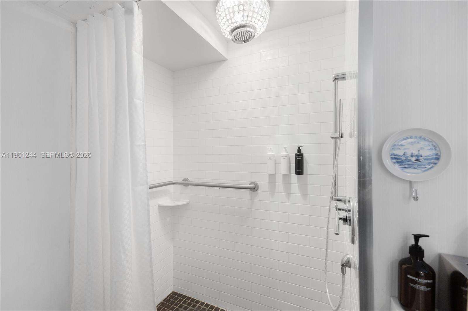 Mondrian Unit #408 | Picture 18