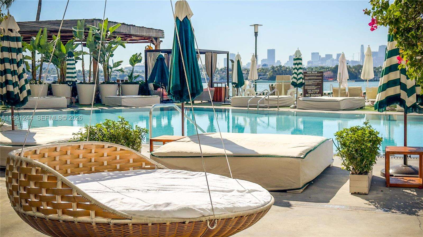 Mondrian Unit #408 | Picture 24