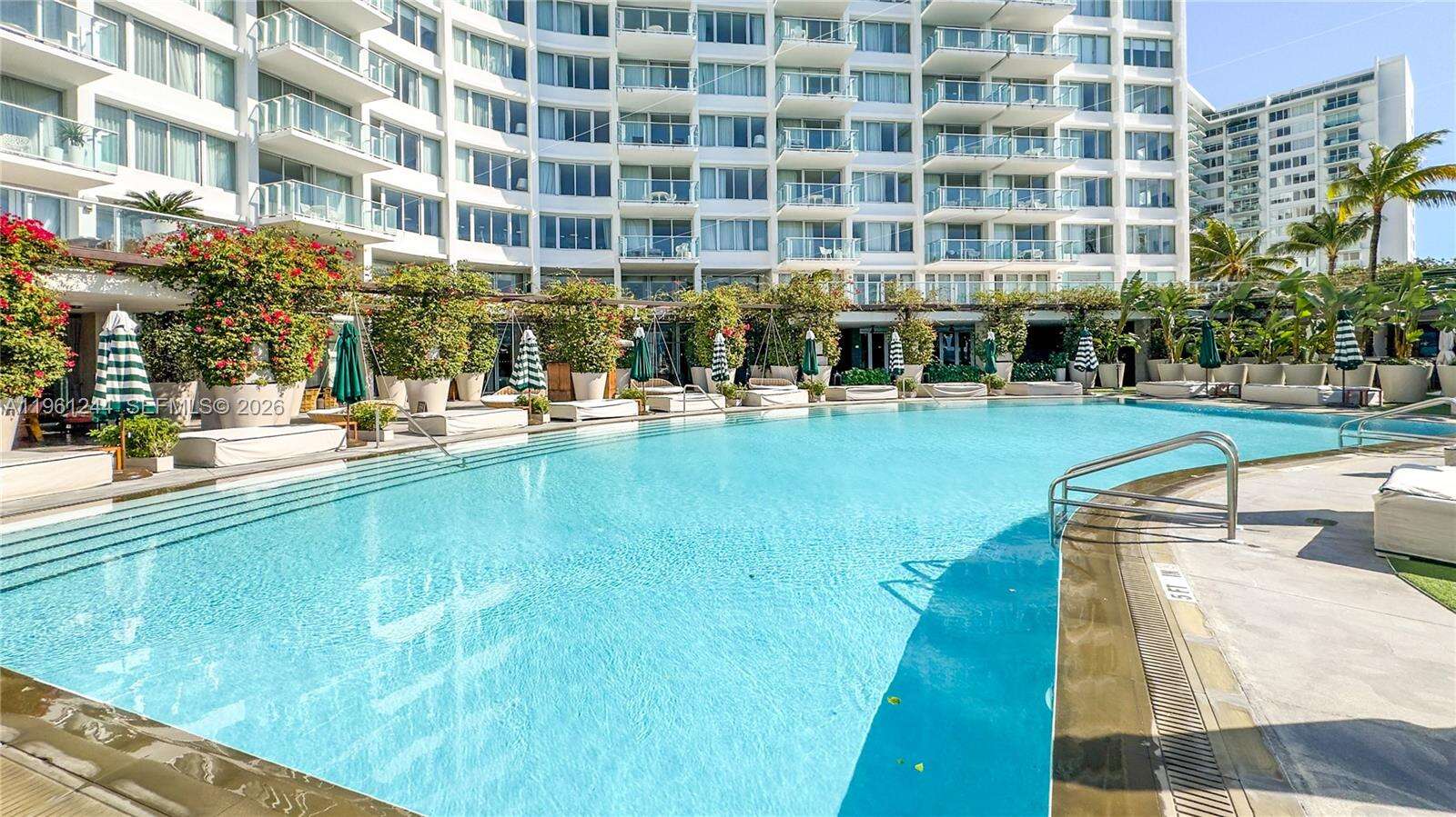 Mondrian Unit #408 | Picture 25