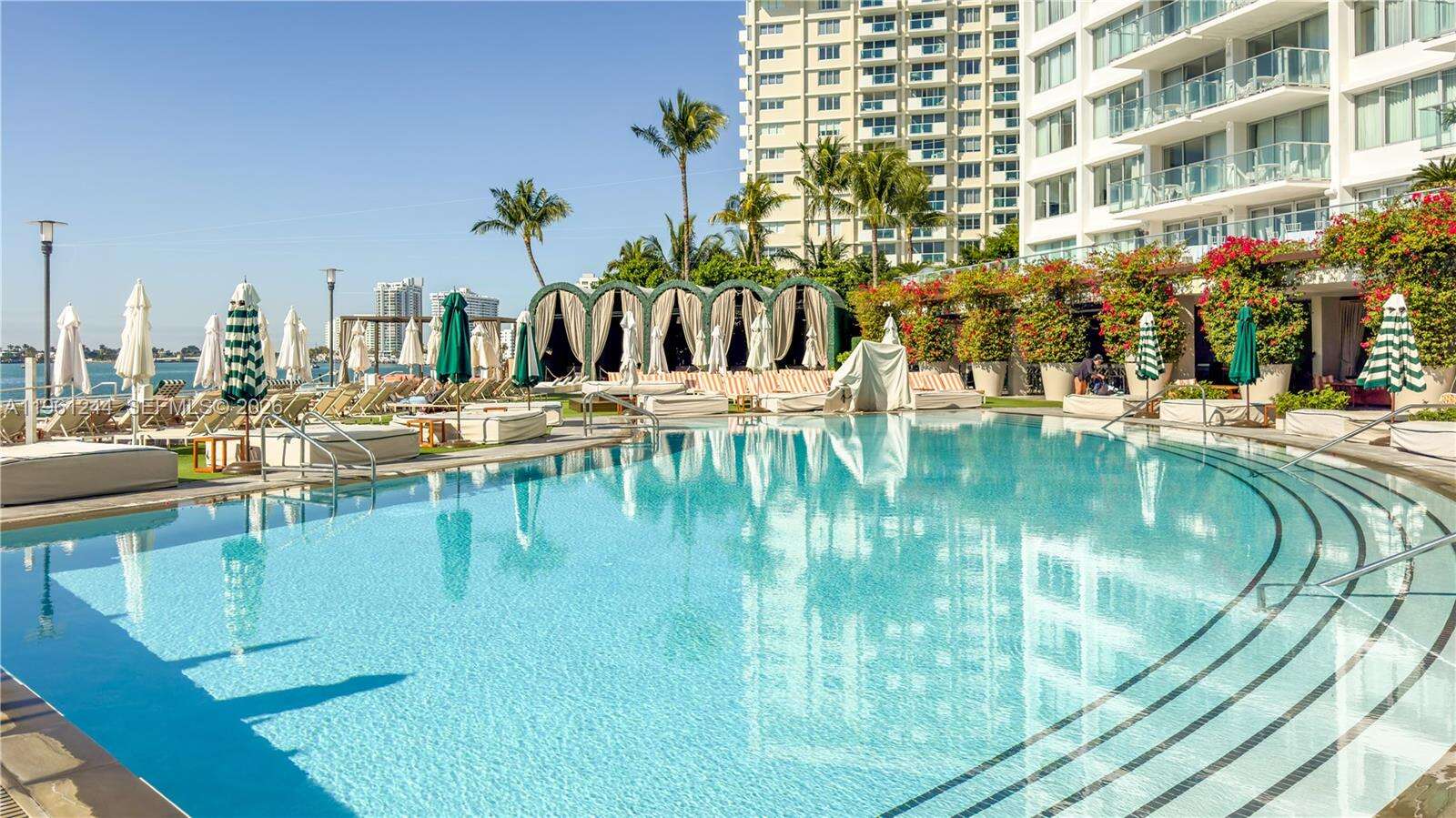 Mondrian Unit #408 | Picture 27