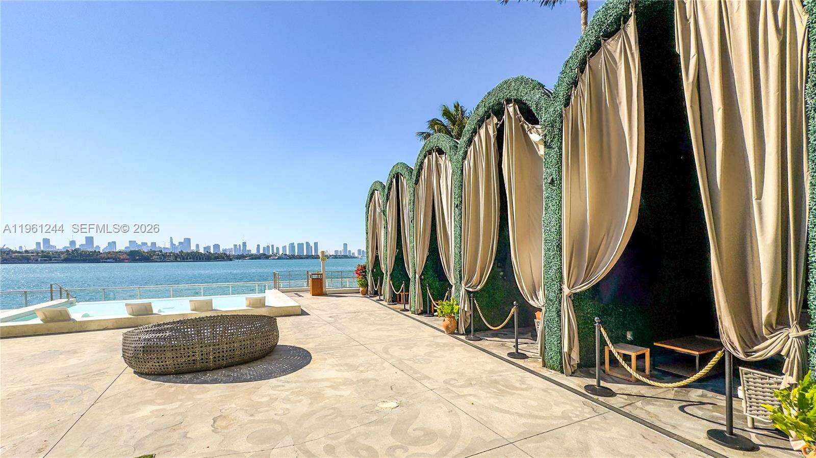 Mondrian Unit #408 | Picture 30