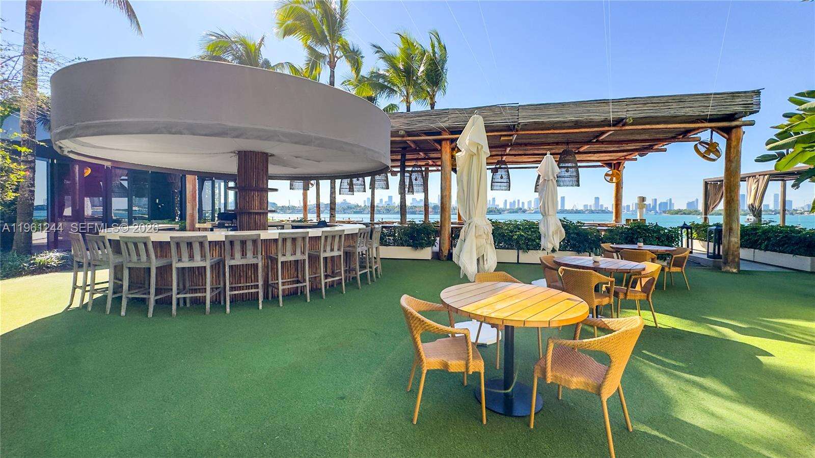 Mondrian Unit #408 | Picture 31