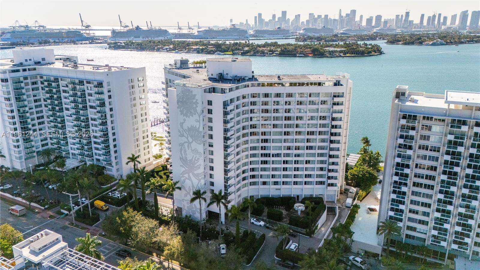 Mondrian Unit #408 | Picture 35