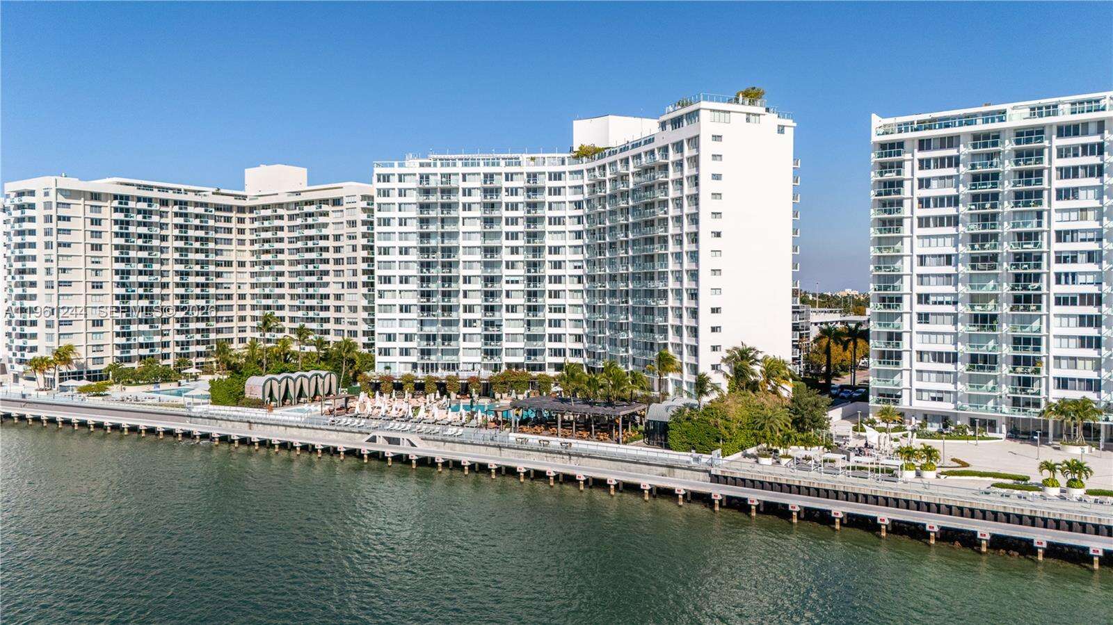 Mondrian Unit #408 | Picture 37