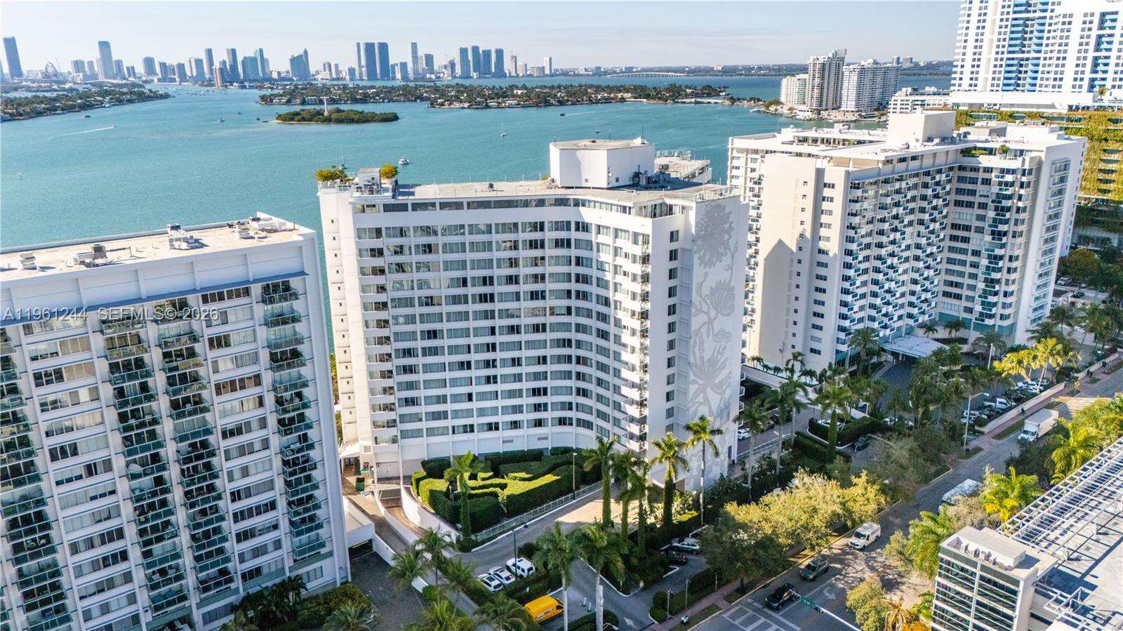 Mondrian Unit #408 | Picture 39